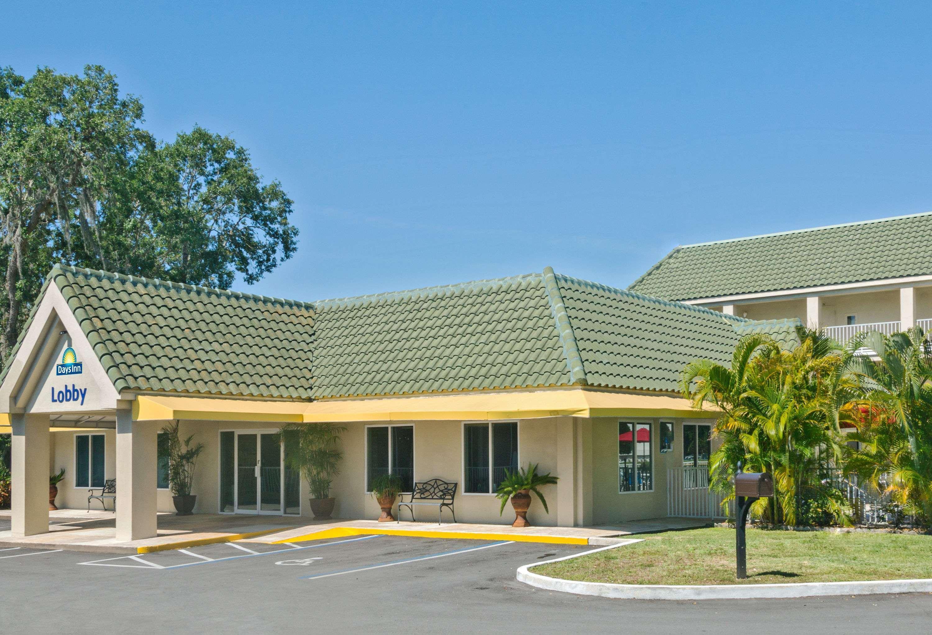 Days Inn By Wyndham Port Charlotte Town Center Exterior foto