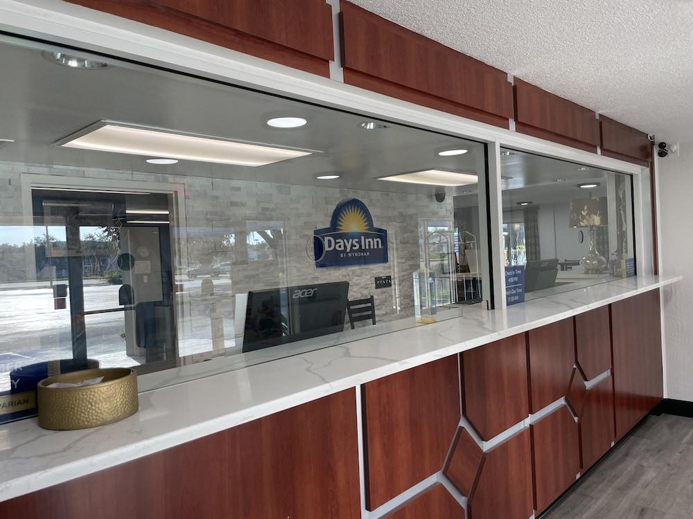 Days Inn By Wyndham Port Charlotte Town Center Exterior foto
